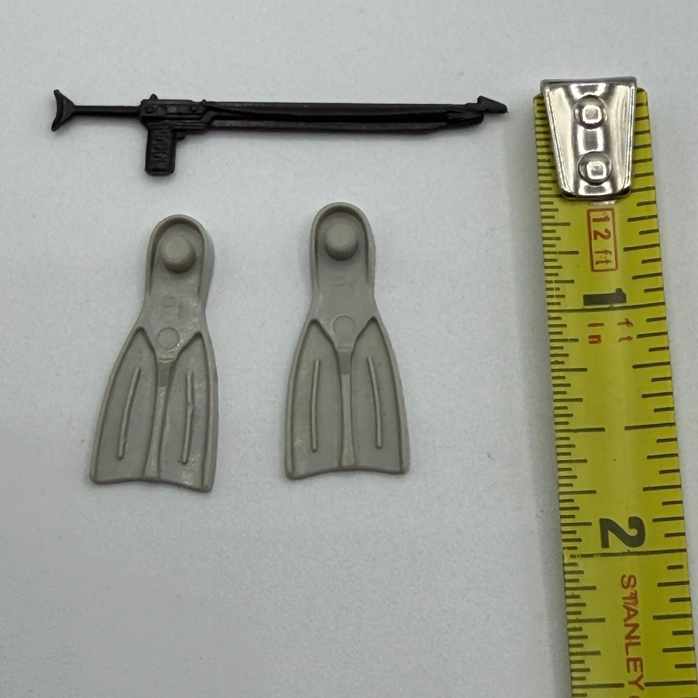 Vintage 1985 GI Joe Eels Frogman Accessories Speargun and Gray Fins Cobra Lot - Picture 6 of 7
